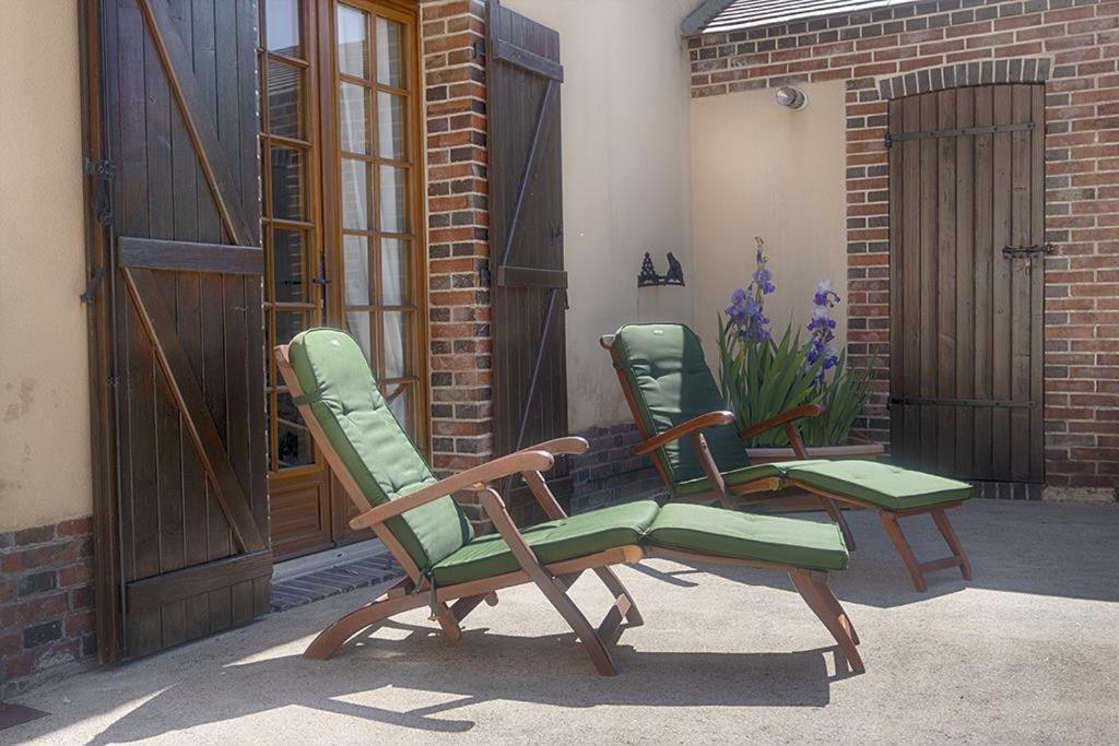 Le Logis Du Regisseur Bed & Breakfast Charny-Oree-de-Puisaye ภายนอก รูปภาพ